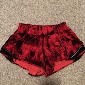 Lululemon hotty hot 2.5” shorts *game day